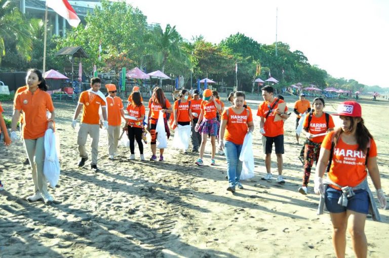 HARRIS Hotels Bali Ikut  International Coastal Cleanup