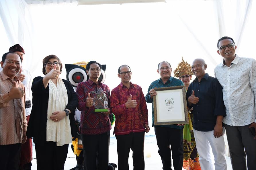 Bali Terima Langsung Travellers’ Choice Award 2017 dari Petinggi Trip Advisor