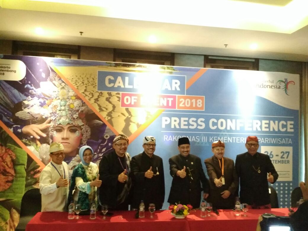 Rakornas Pariwisata Pakai Baju Adat, Menpar Sebut Kekuatan Pariwisata Indonesia