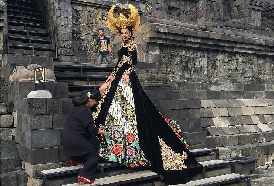 Kemegahan Candi Borobudur Tertuang dalam Mahakarya Fashion dan Hairstyle
