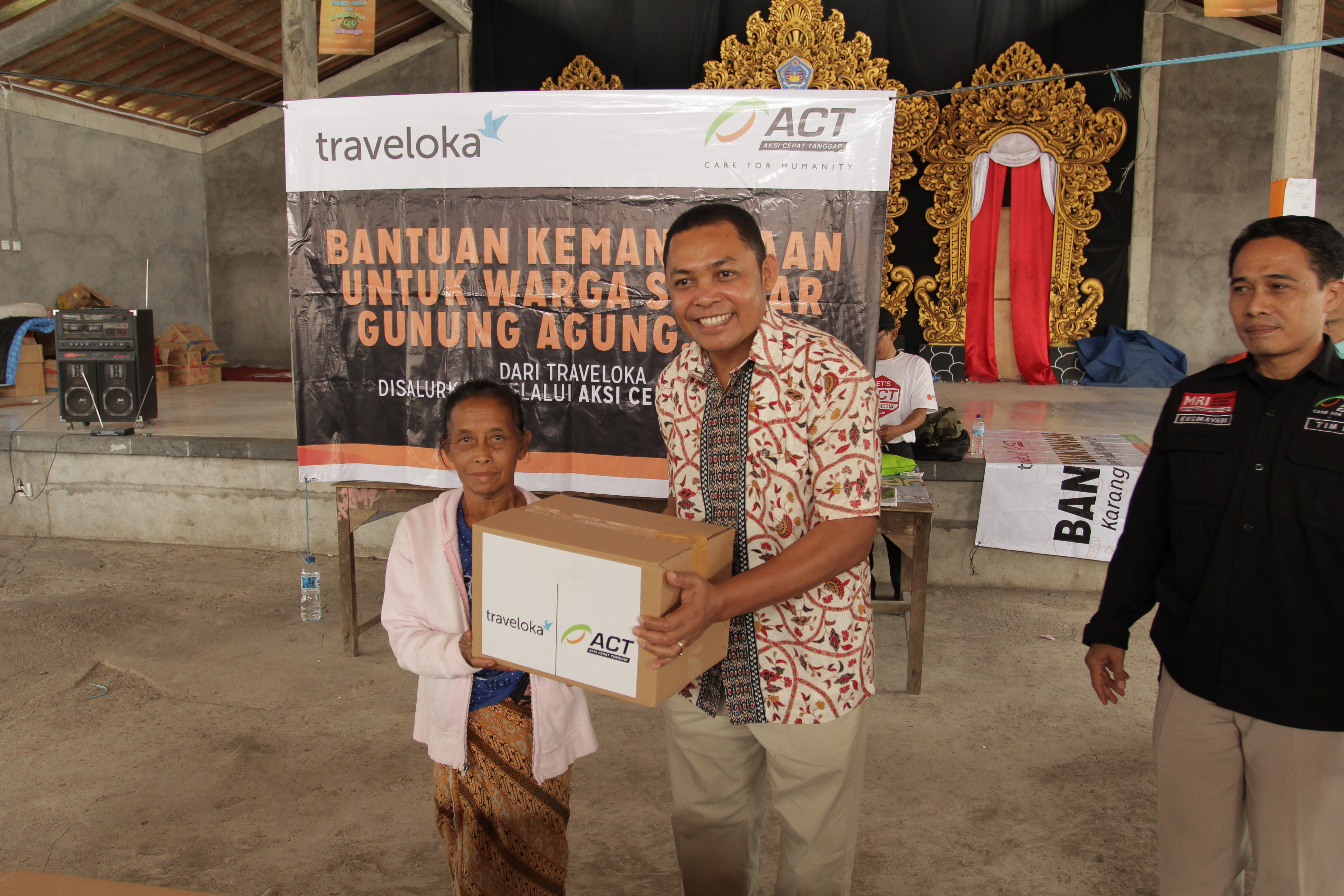 Traveloka Bangun Semangat Warga Sekitar Gunung Agung Lewat Layanan Penyembuhan Trauma