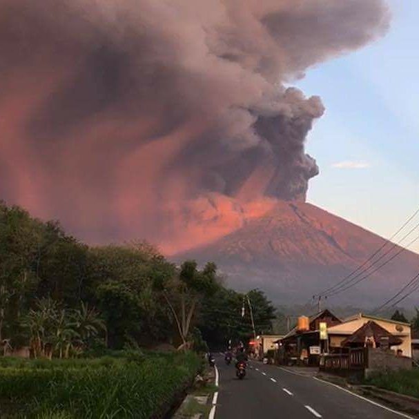 Aktivitas Terus Naik, Status Gunung Agung Kembali ke Level Awas