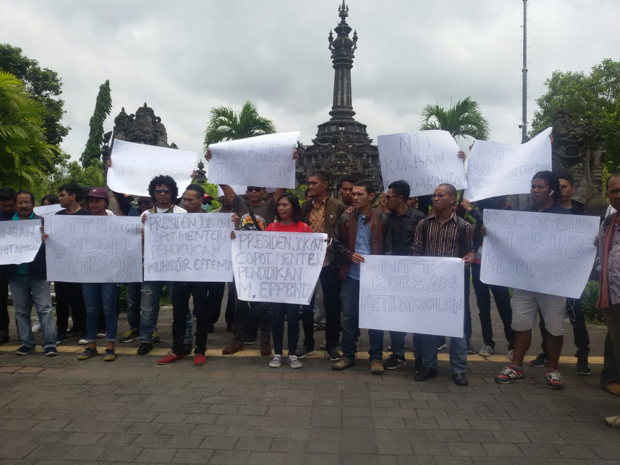 Protes Pernyataan Mendikbud, Puluhan Wartawan dan Mahasiswa NTT Gelar Unjuk Rasa