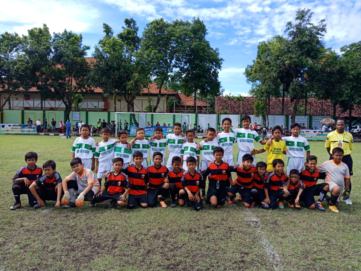 Dua tim U-12 bersiap untuk bertanding