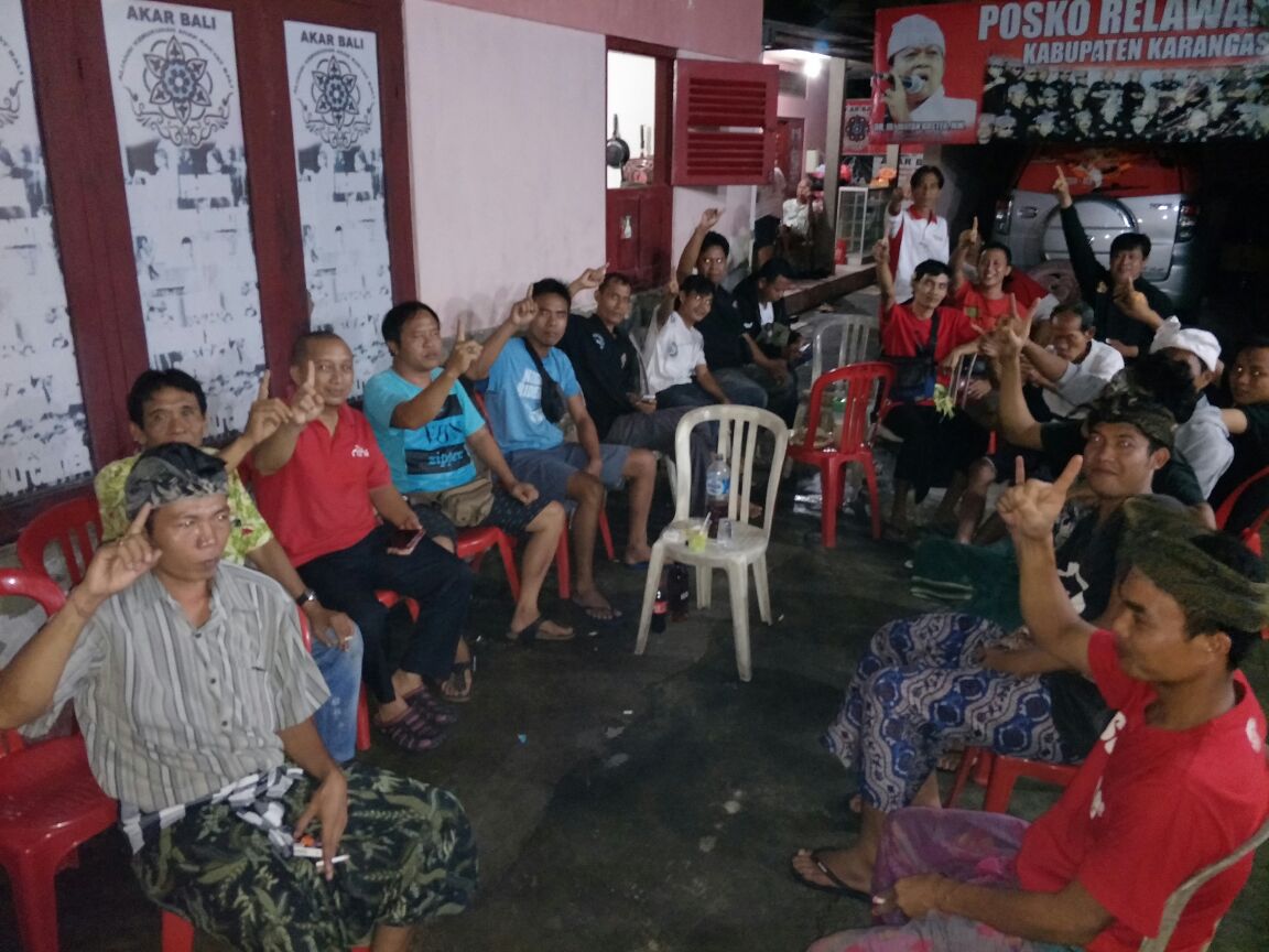 Pemuda Lintas Desa di Karangasem Jadi Relawan Koster-Ace