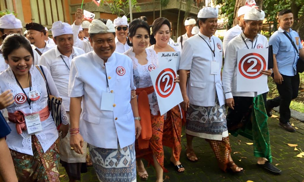 Usung Salam Dua Jari, Mantra-Kerta Sebut Nomor Urut 2 Tanda Kemenangan