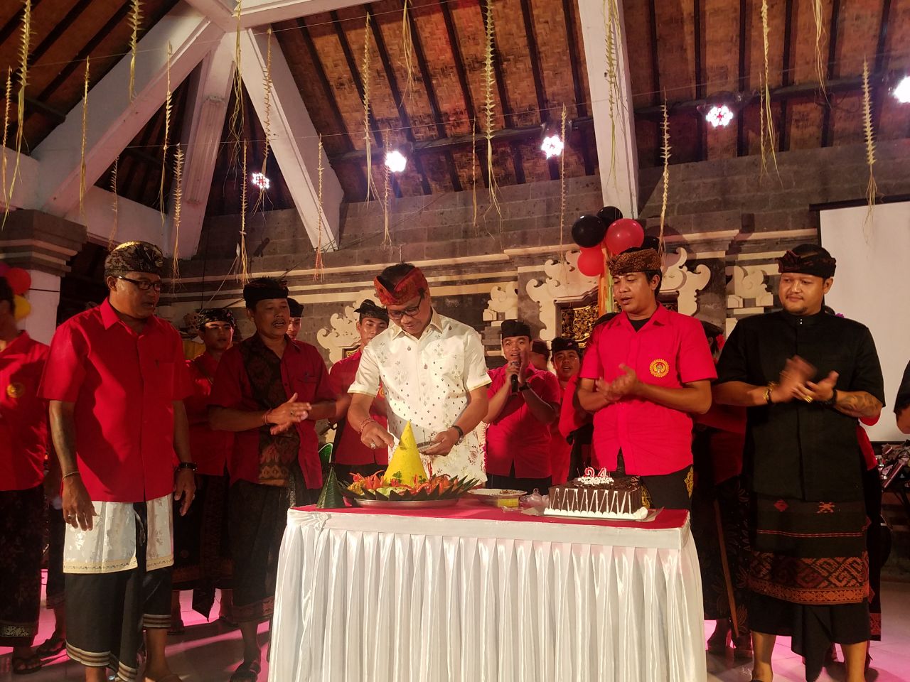 Jatuh Cinta dengan “Nangun Sat Kerthi Loka Bali”, Warga Badung Dukung Koster-Ace