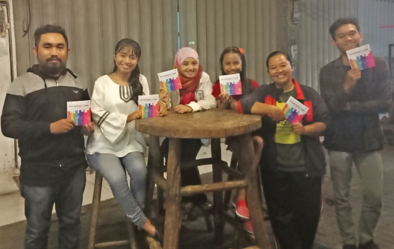 Orbituari Negeri Pelangi, Bukti Puisi Bisa Satukan Negeri