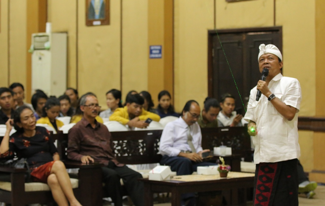 Koster akan Terapkan Perda Terkait Aksara, Busana dan Bahasa Bali