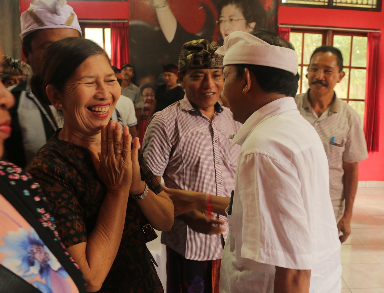 Koster – Ace Beri Perhatian Khusus UMKM Anyaman dan Pengolahan Salak di Karangasem