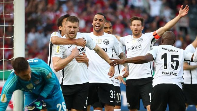 Kalahkan Munchen, Frankfurt Juara Piala Jerman