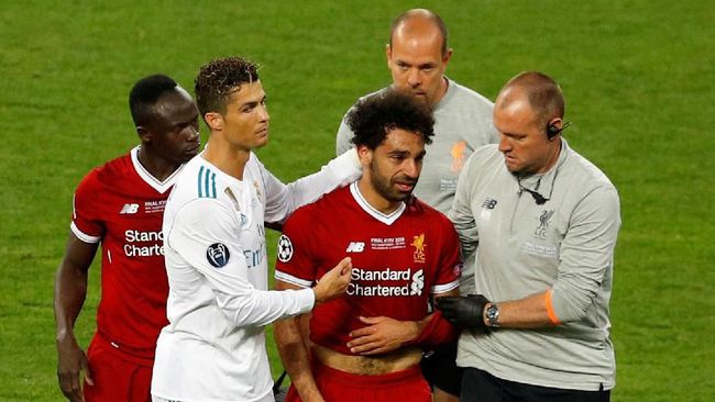 Cedera Bahu, Salah Menangis di Final Liga Champions 2018