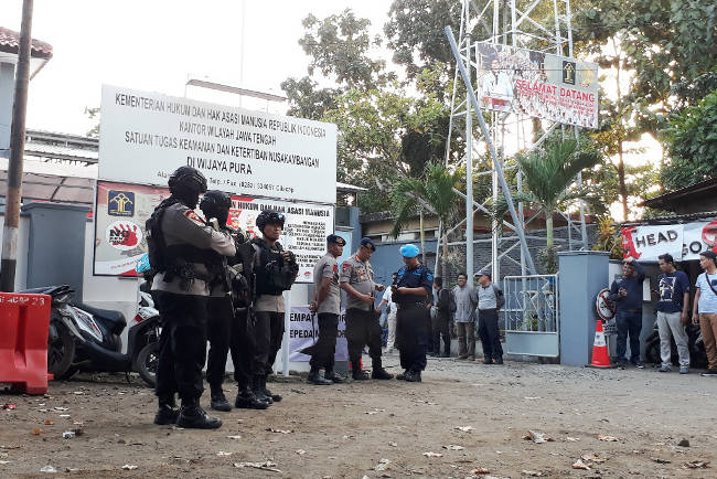 Dua Napiter Perempuan dan Bayinya Ikut di Pindahkan Ke Nusakambangan