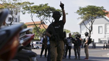 Pelaku Pengebom Mapolrestabes Surabaya Membonceng Perempuan dan Anak