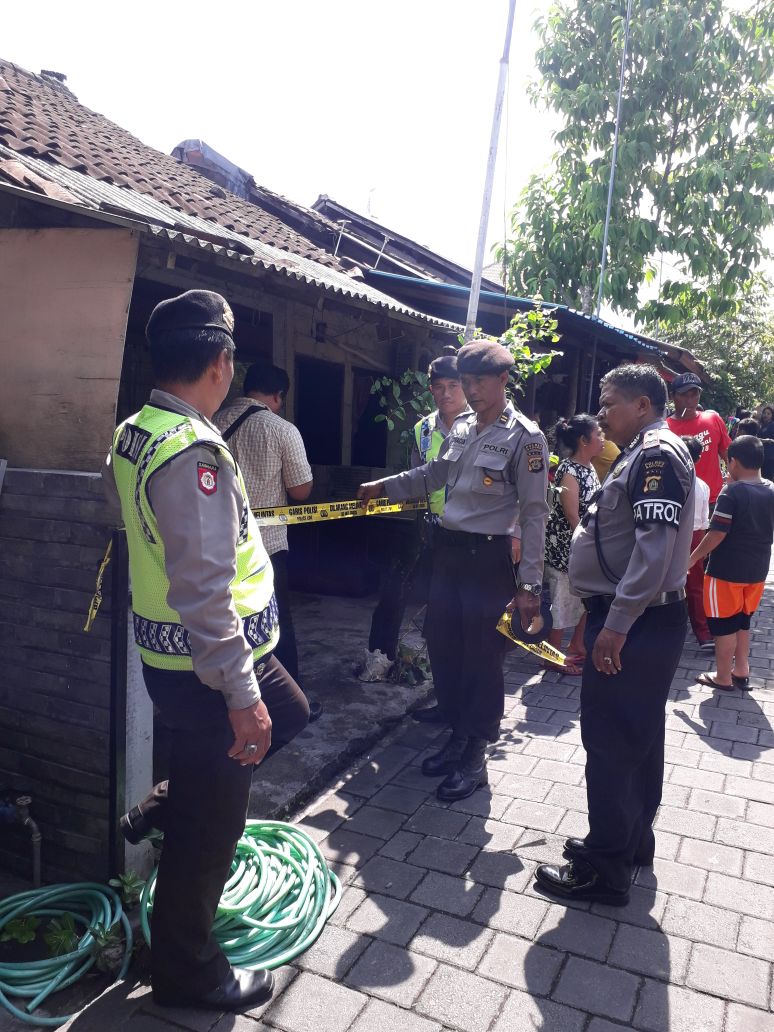 Si Jago Merah Musnahkan Dua Rumah di Canggu