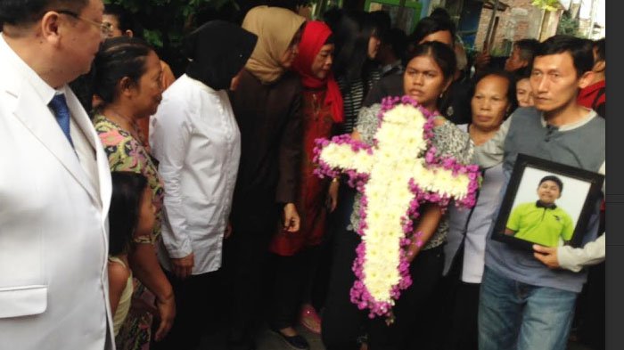 Satu Lagi Pahlawan Peristiwa Bom Gereja Dimakamkan