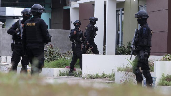 Densus 88 Amankan Keluarga Terduga Teroris Riau