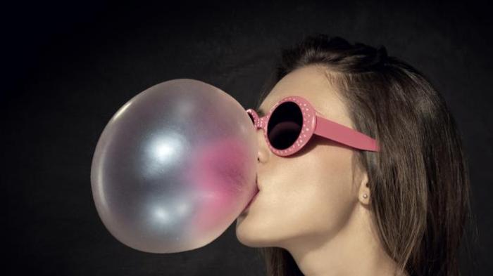 Ingin Langsing? Cobalah Kunyah Permen Karet Sambil Jalan Kaki