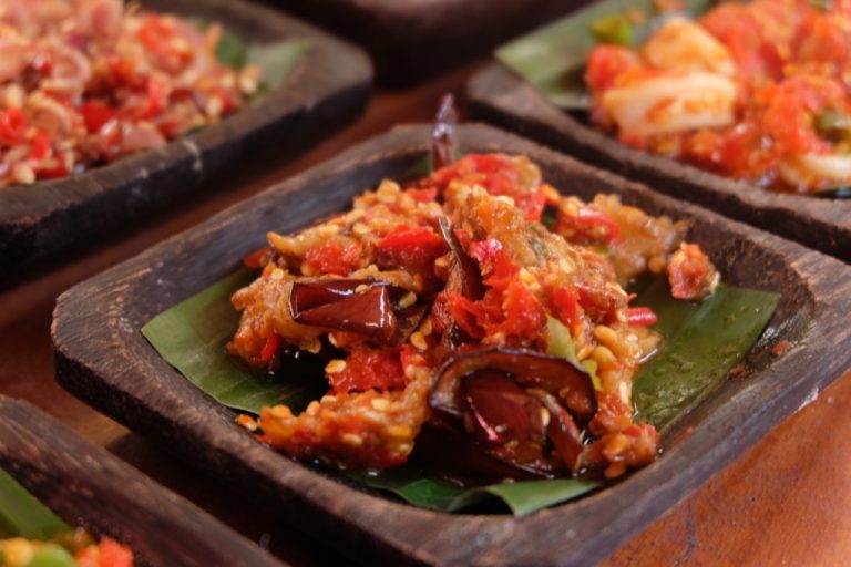 5 Tempat untuk Penikmat Makanan Tradisional di Ubud Bali