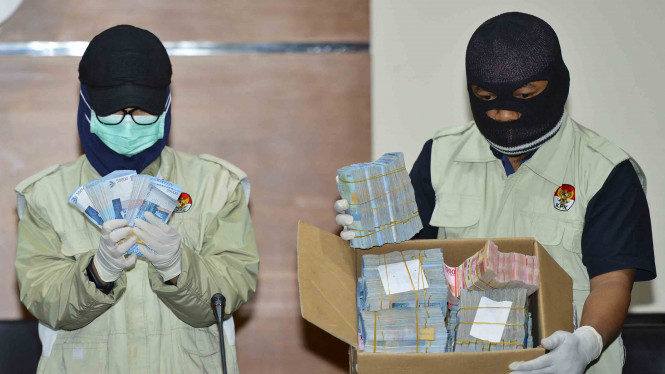 Tiga Orang Terjaring OTT di Jawa Timur Tiba di KPK