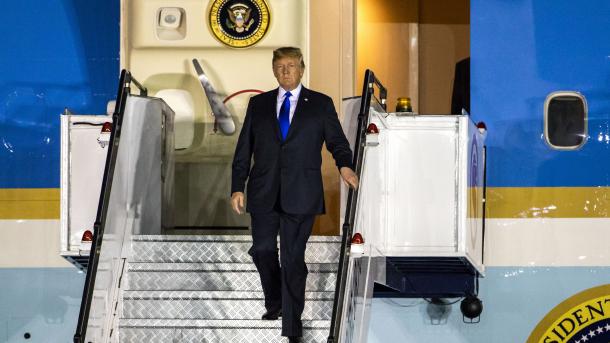 Donald Trump Tiba di Singapura untuk Temui Kim Jong Un
