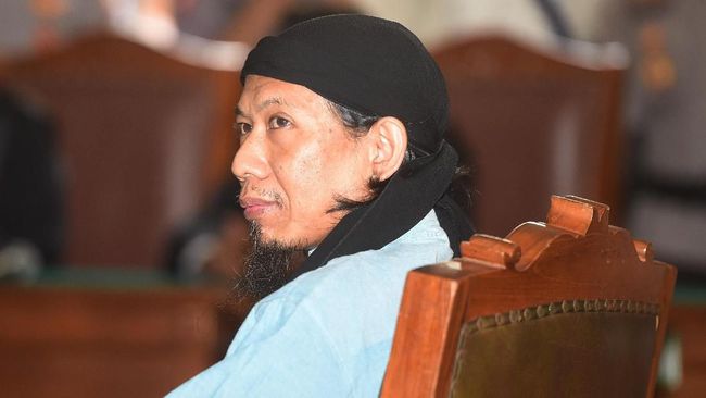 Aman Abdurrahman Sujud Syukur Saat Divonis Mati