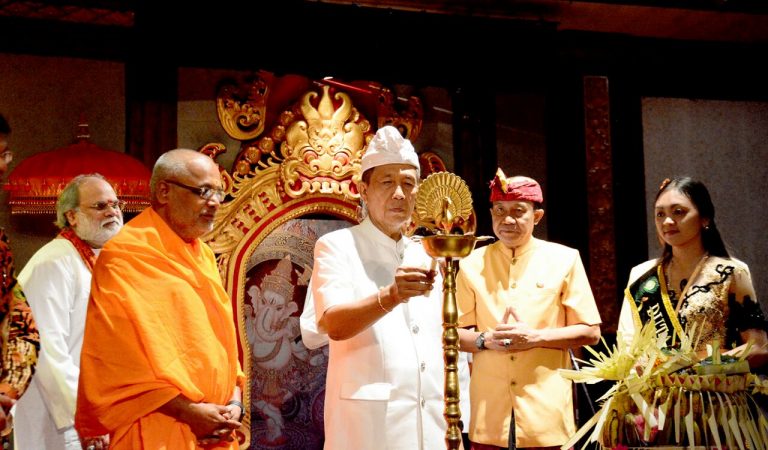 Gubernur Bali Minta Cendikiawan Bali Kembalikan Kejayaan Hindu di Masa Lampau