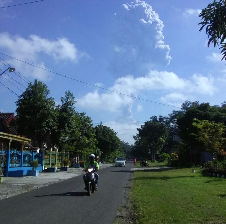 Gunung Merapi Meletus Setinggi 6.000 Meter Selama 2 Menit