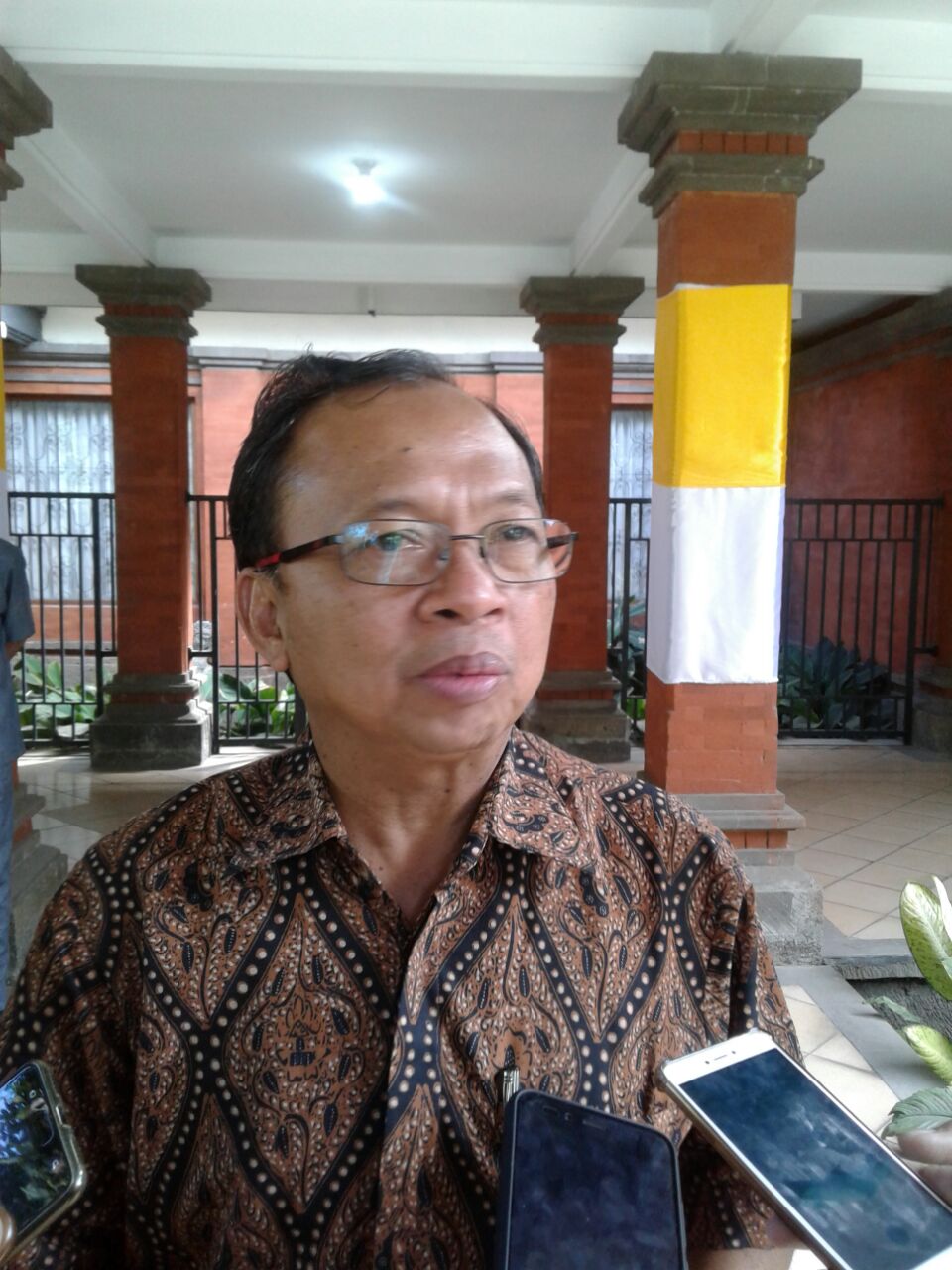 Diarahkan Megawati, Koster akan Melarang Penggunaan Kantong Sampah Plastik