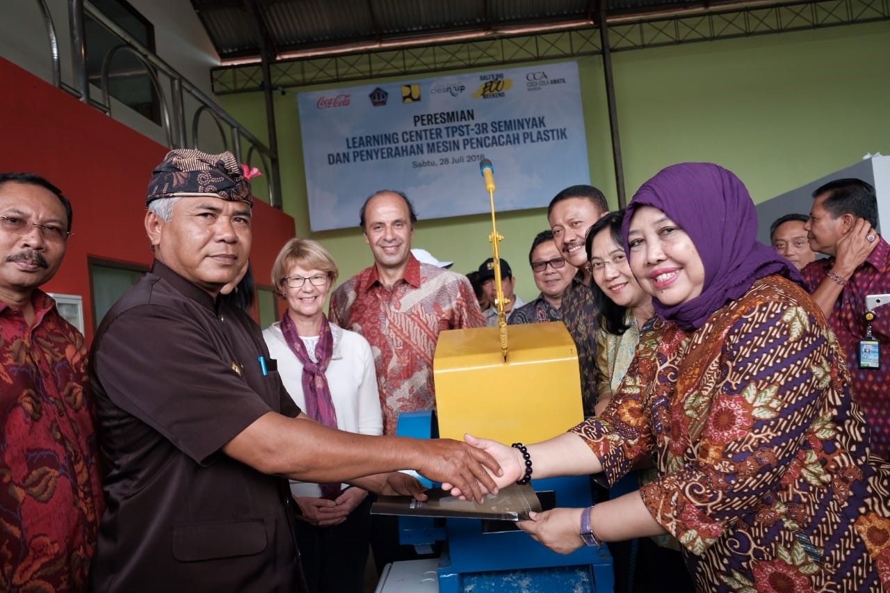 Desa Adat Seminyak Mandiri Kelolah Sampah