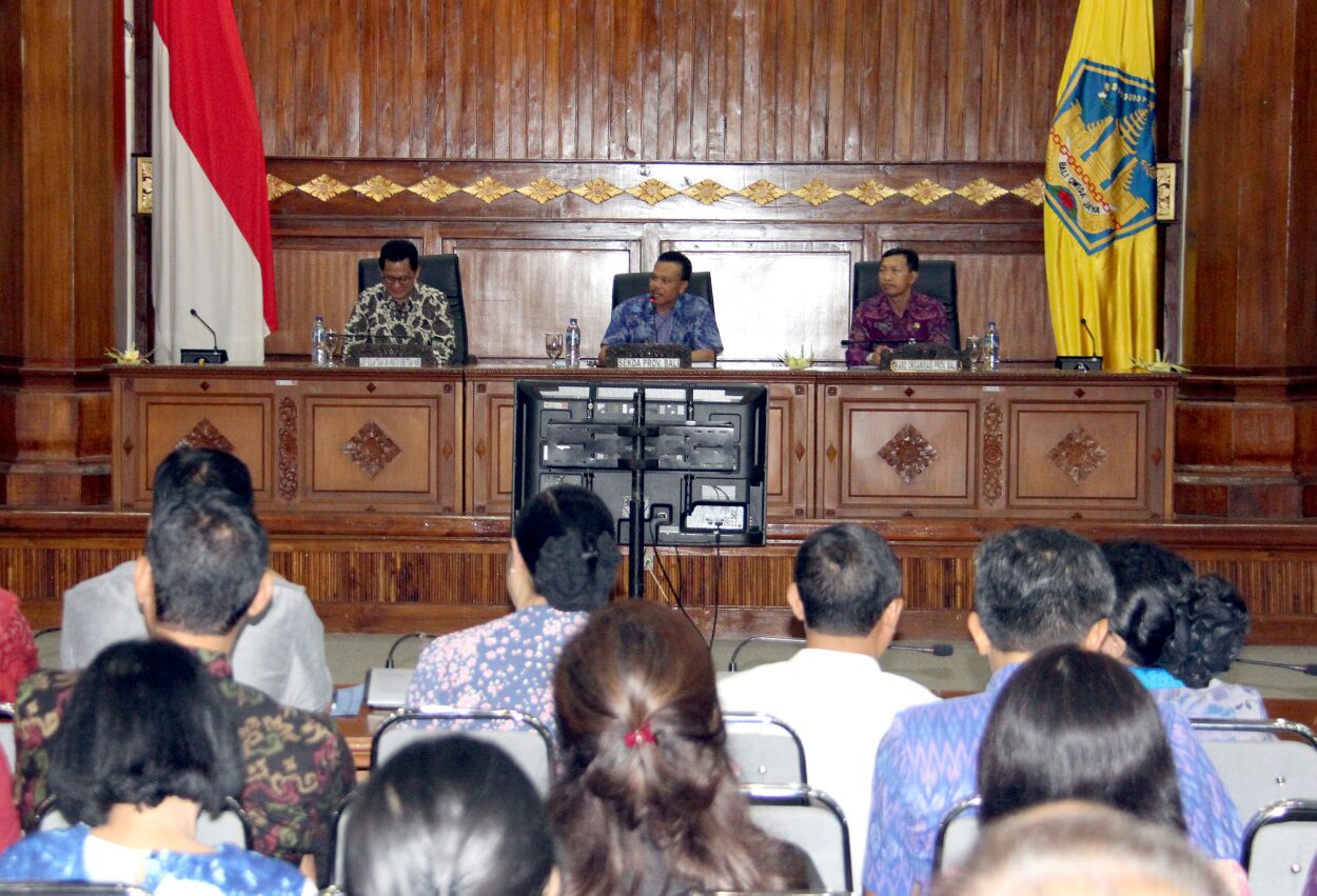 Sekda Bali Pimpin Rapat Evaluasi Jabatan