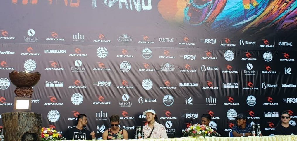 Ratusan Wisatawan Hadiri Upacara Pembukaan Rip Curl Cup 2018