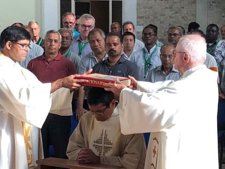 Inilah Foto Pengukuhan Pater Budi Kleden Sebagai Pemimpin SVD Sedunia