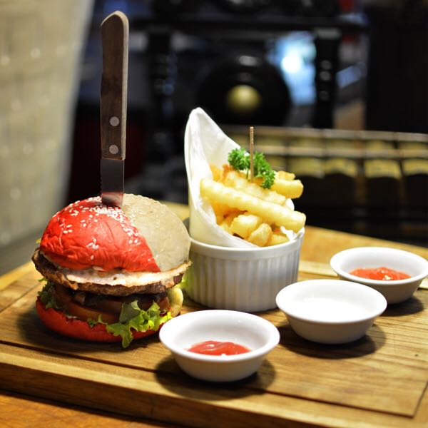 Sambut HUT RI Ke-73, Restaurant Jempiring Hadirkan Burger Merah Putih