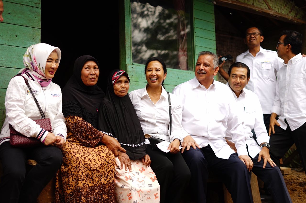 Menteri Rini Pastikan Rumah Tangga Kurang Mampu Bisa Menikmati Listrik