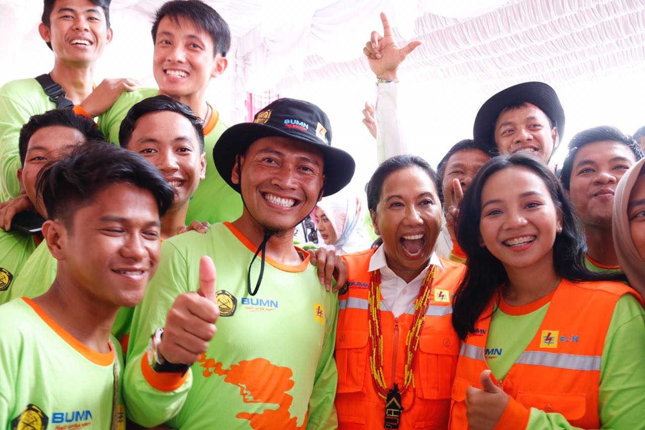 Bertemu Dengan Tim Ekspedisi Papua Terang, Menteri Rini Bangga