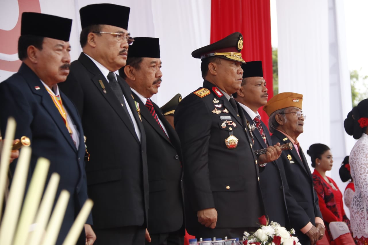 Kapolda Bali Hadiri Upacara HUT RI Ke 73 Di Lapangan Niti Mandala Renon