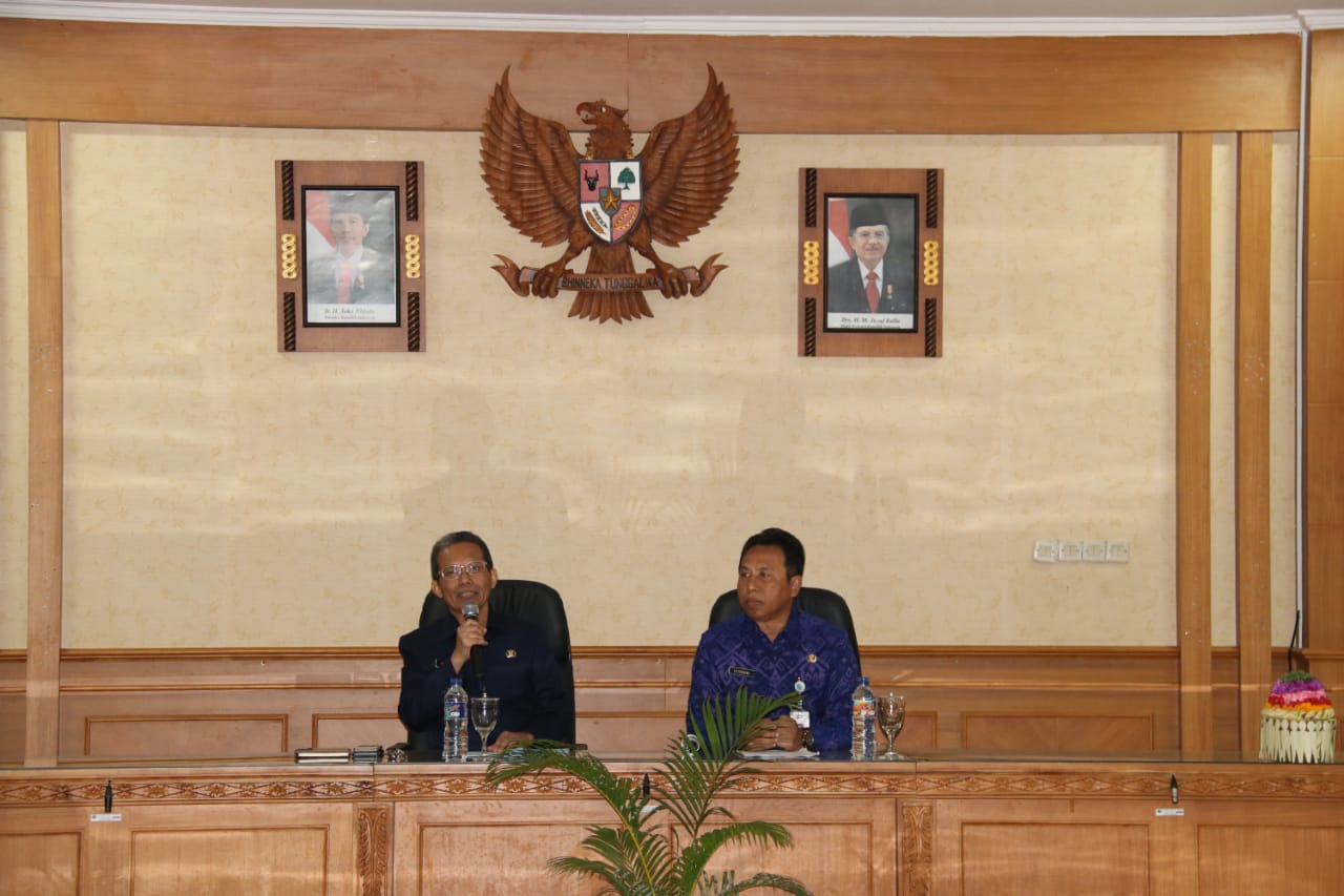 Hamdani Paparkan Isu Ekonomi Di Hadapan PNS Bali