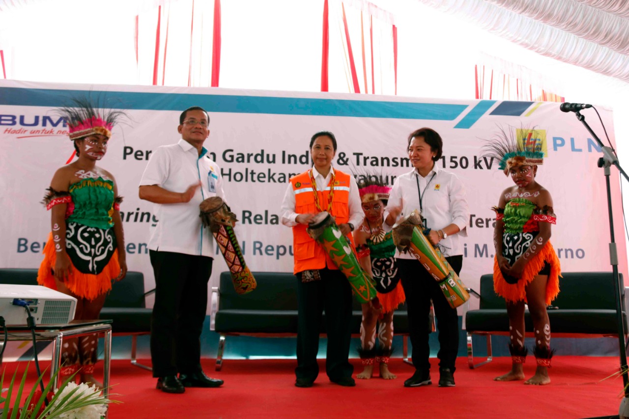 Menteri Rini Meresmikan Gardu Induk Dan Transmisi Listrik 150 KV Pertama Di Papua