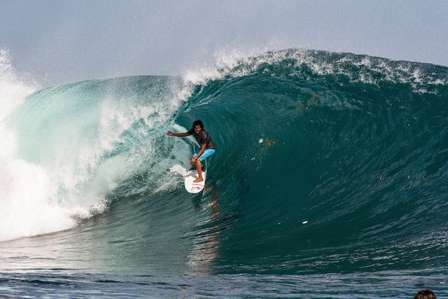 Surfer Berbakat Dedi Gun Memperpanjang Kontraknya Dengan Rip Curl