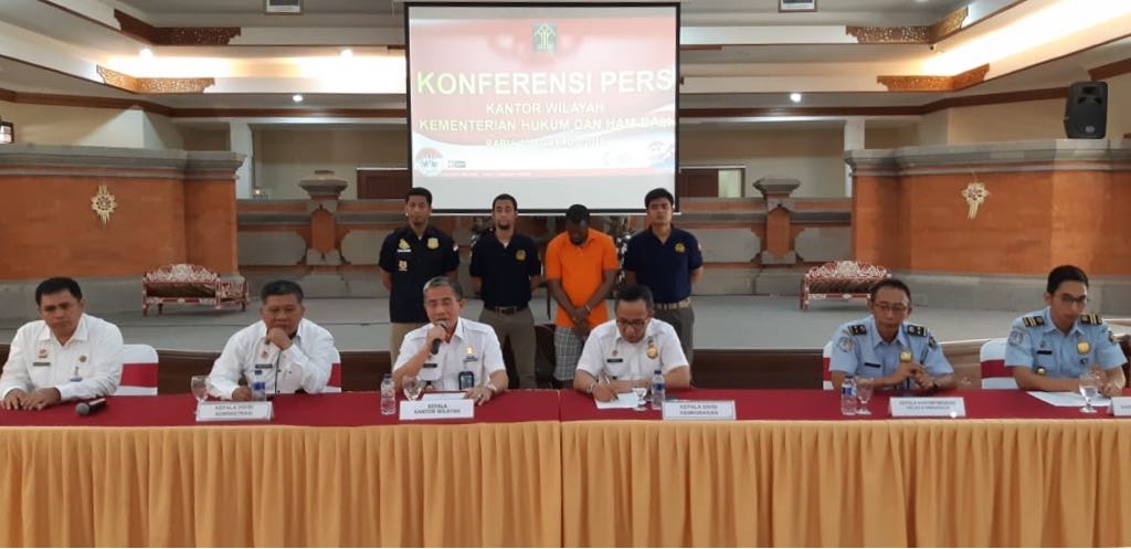 Buronan WNA Asal Nigeria Ditangkap Di Sanur