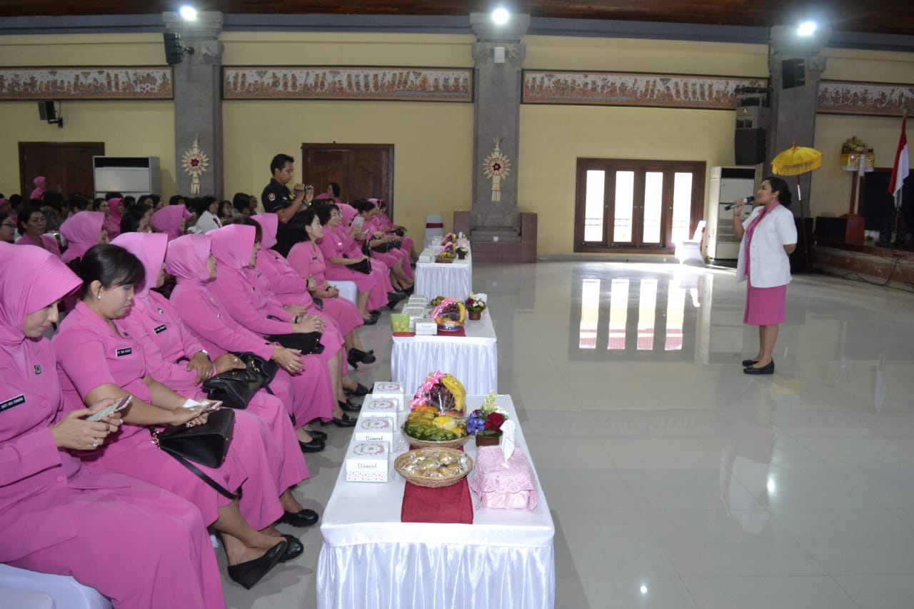 Ketua Bhayangkari Cabang Badung Jadi Nara Sumber Tes IVA dan Sadanis