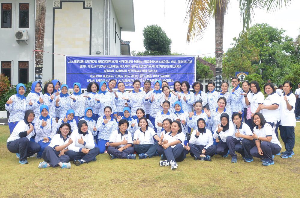 Pererat Silaturahmi Lewat Lomba Tradisional Dan Olahraga