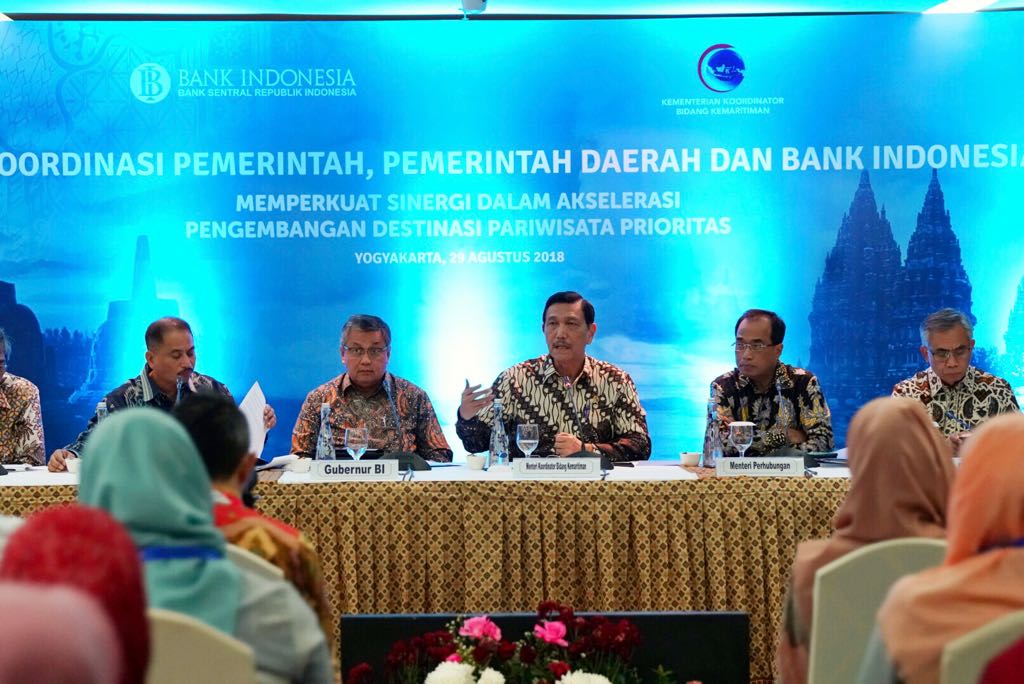 Luhut Targetkan Pemasukan USD 28,5 Milyar Dari Sektor Pariwisata