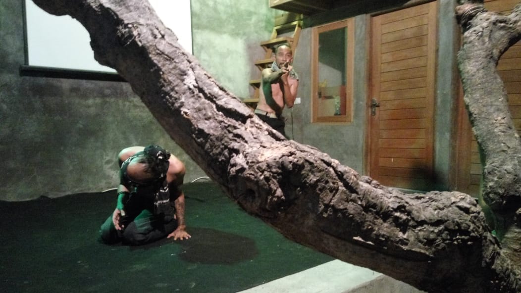 Menelisik Kebahagiaan Dalam Pertunjukan Belajar Tertawa