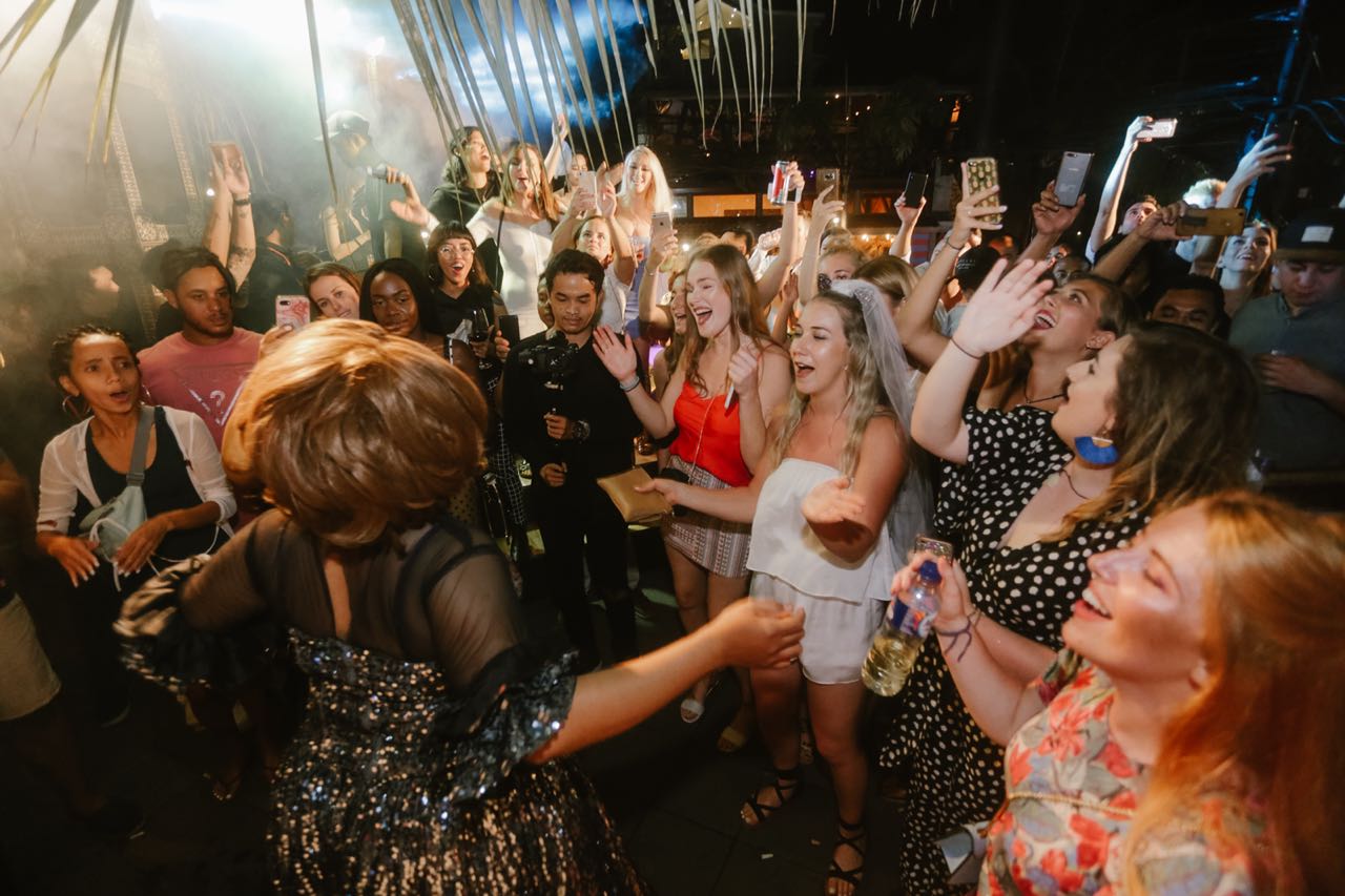 Ratusan Wisatawan Semarakkan “4th Wine Carnival 2018”