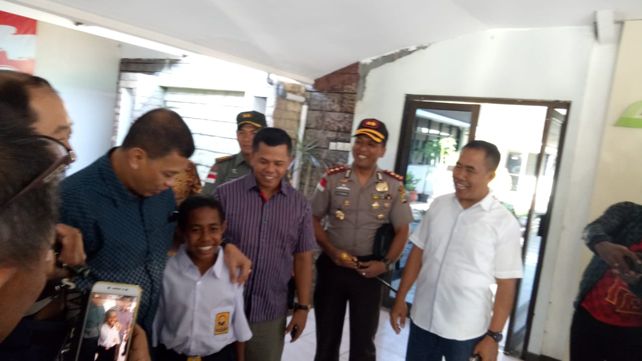 PLN Beri Bantuan Yohanis Beasiswa Hingga S1