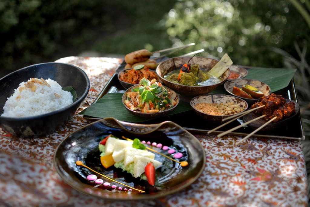 Aston Denpasar Hotel & Convention Center Berbagi Kasih Melalui Menu Lombok Rijsttafel