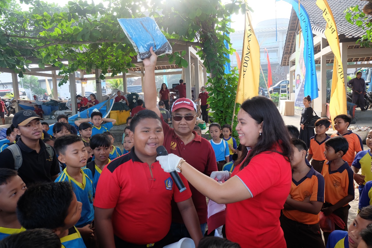 Jimbaran Bay Beach Resort & Spa Berpartisipasi Dan Mengawangi “World CleanUp Day 2018”