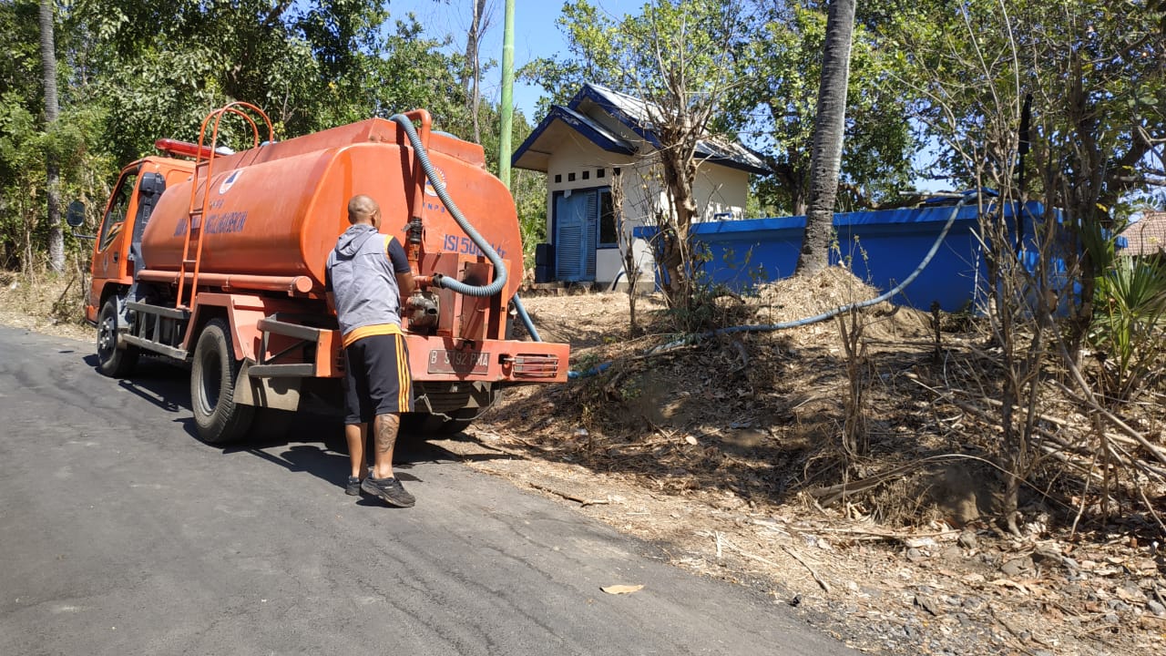 Krisis Air Bersih Melanda Desa Tembok Buleleng